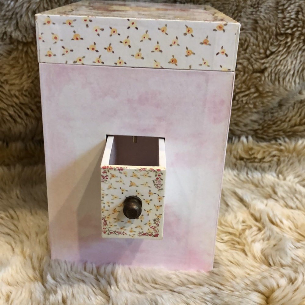 Music Box - Picture 5 of 7